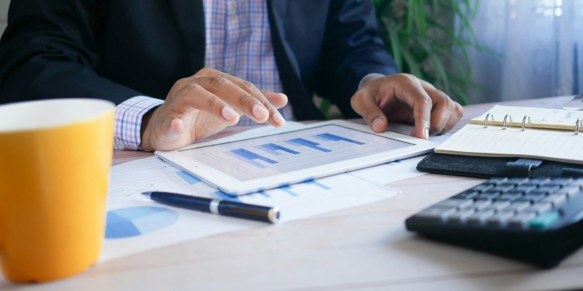 How Financial Services PMOs Can Control Project Risk Without Creating Approval Gridlock